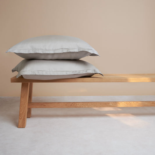 Coco & Cici - TENCEL - Satijnen Kussensloop Taupe - 1 kussensloop 40x80