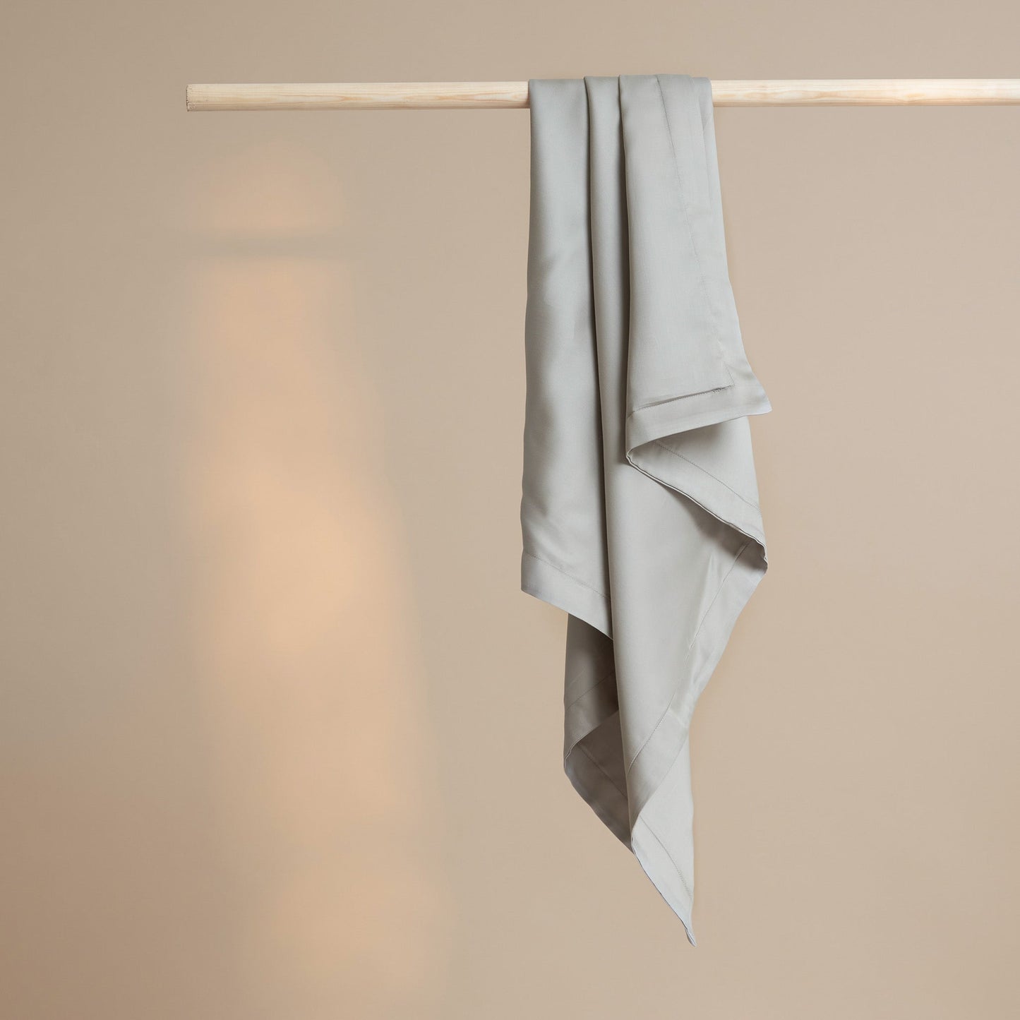 Coco & Cici - TENCEL - Satijnen Kussensloop Taupe - 1 kussensloop 40x80