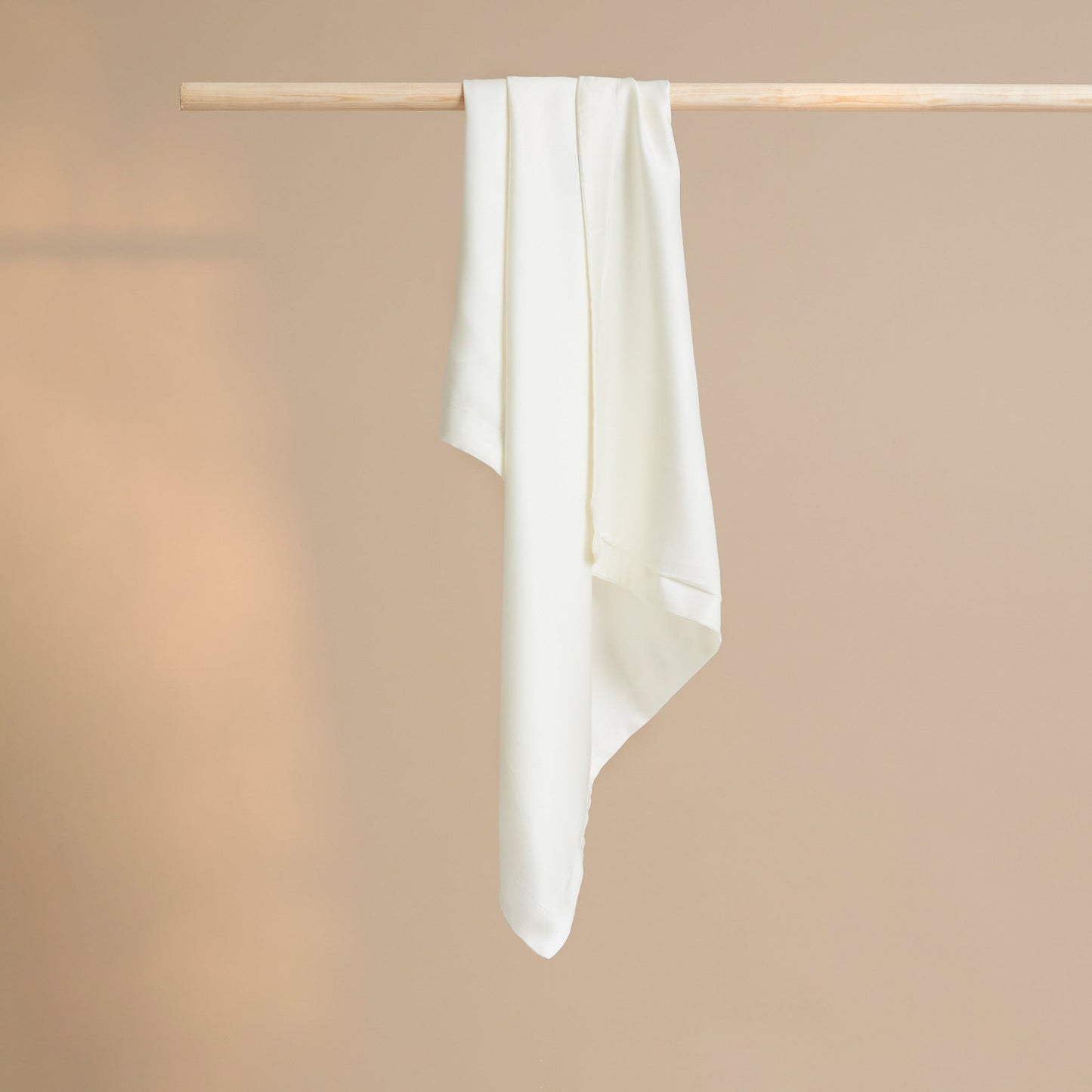 Coco & Cici - TENCEL - satijn kussensloop off-white - 1 kussensloop 50x70 zonder volant