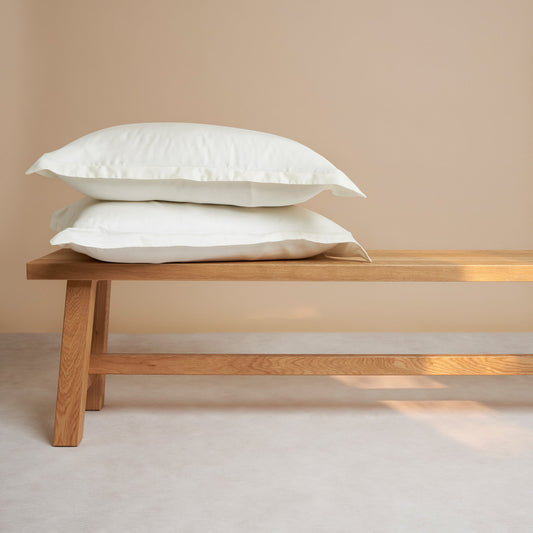 Coco & Cici - TENCEL - satijnen kussensloop gebroken wit - 1 kussensloop 65x65