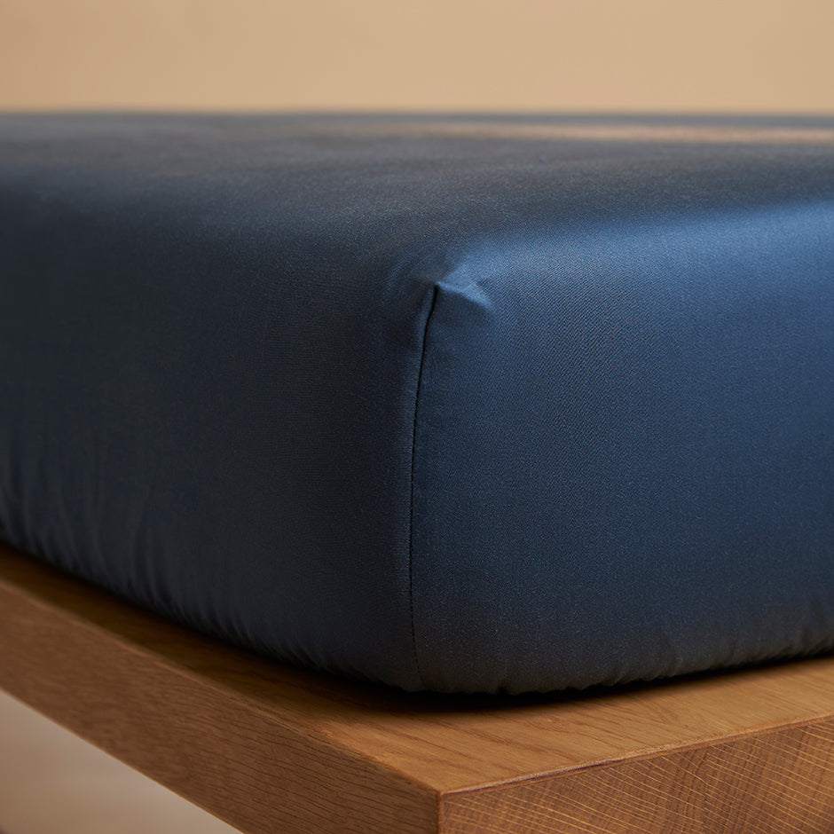 Coco & Cici - Tencel-satijn topper-hoeslaken 180 x 200 x 10 cm - 2-persoons beddengoed - Lyocell - elastiek rondom - donkerblauw - extra zacht
