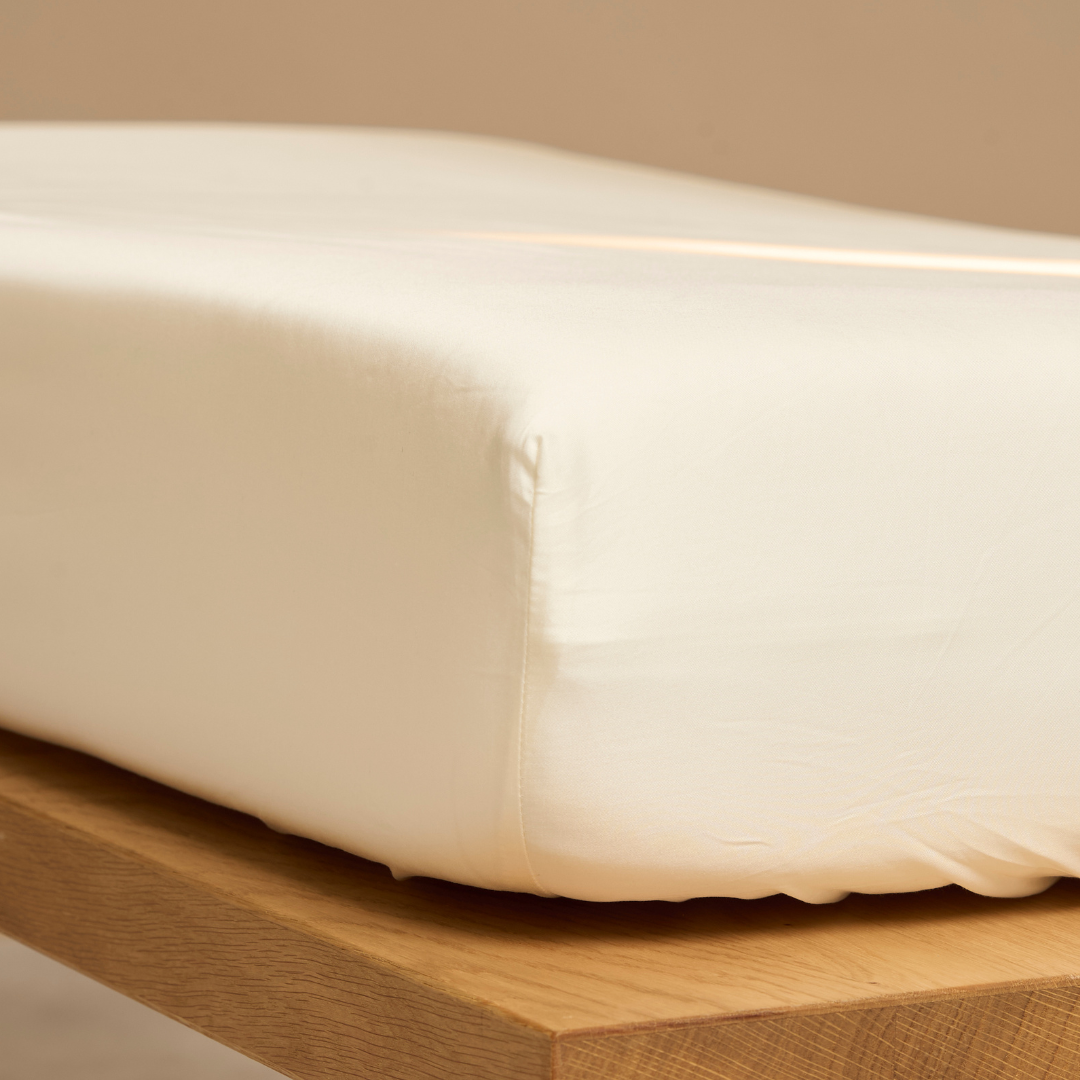 Coco & Cici - Tencel-satijn hoeslaken voor topper 180 x 200 x 15 cm - 2-persoons beddengoed - Lyocell - elastiek rondom - off-white - extra zacht