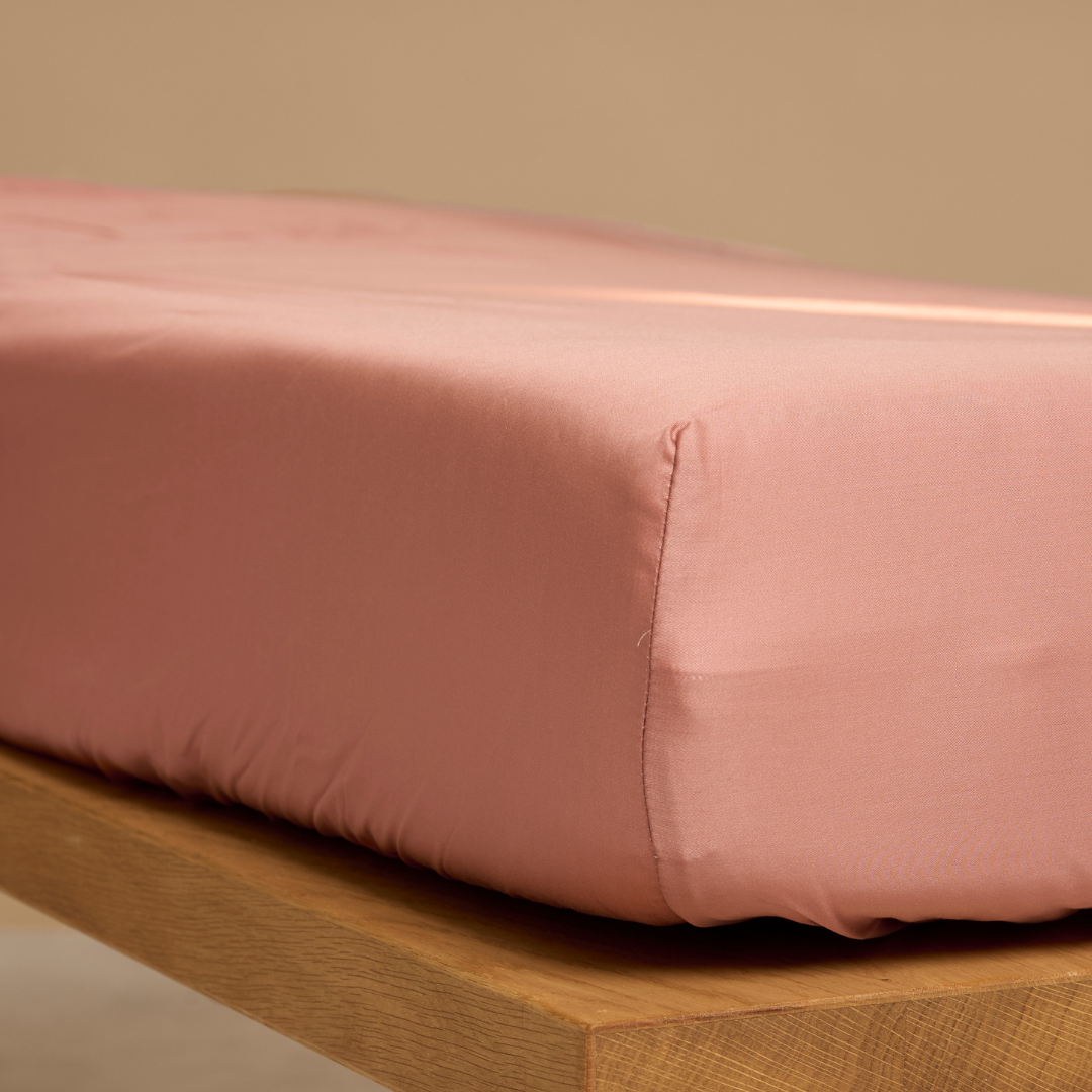 Coco & Cici - Tencel-satijn topperhoeslaken 180 x 210 x 15 cm - 2-persoons beddengoed - Lyocell - elastiek rondom - terra roze - extra zacht