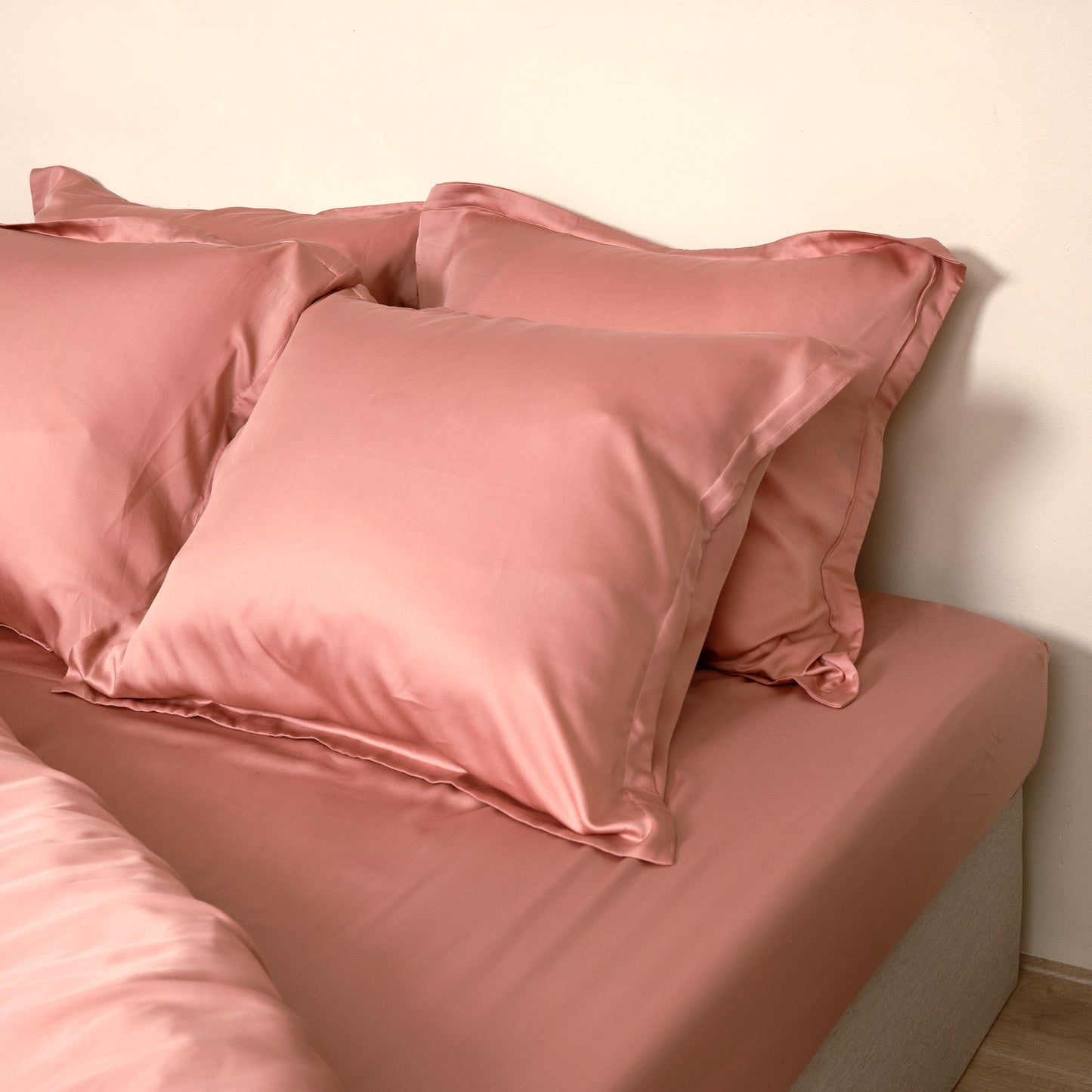 Coco & Cici - Tencel satijn hoeslaken 200 x 200 cm - 2-persoons beddengoed - Lyocell - elastiek rondom - terra roze - extra zacht