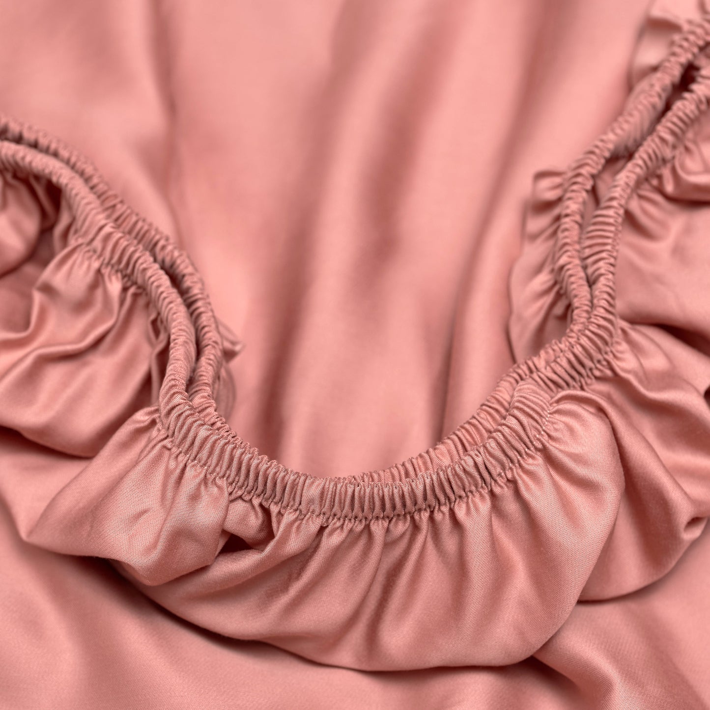 Coco & Cici - Tencel satijn hoeslaken 200 x 200 cm - 2-persoons beddengoed - Lyocell - elastiek rondom - terra roze - extra zacht