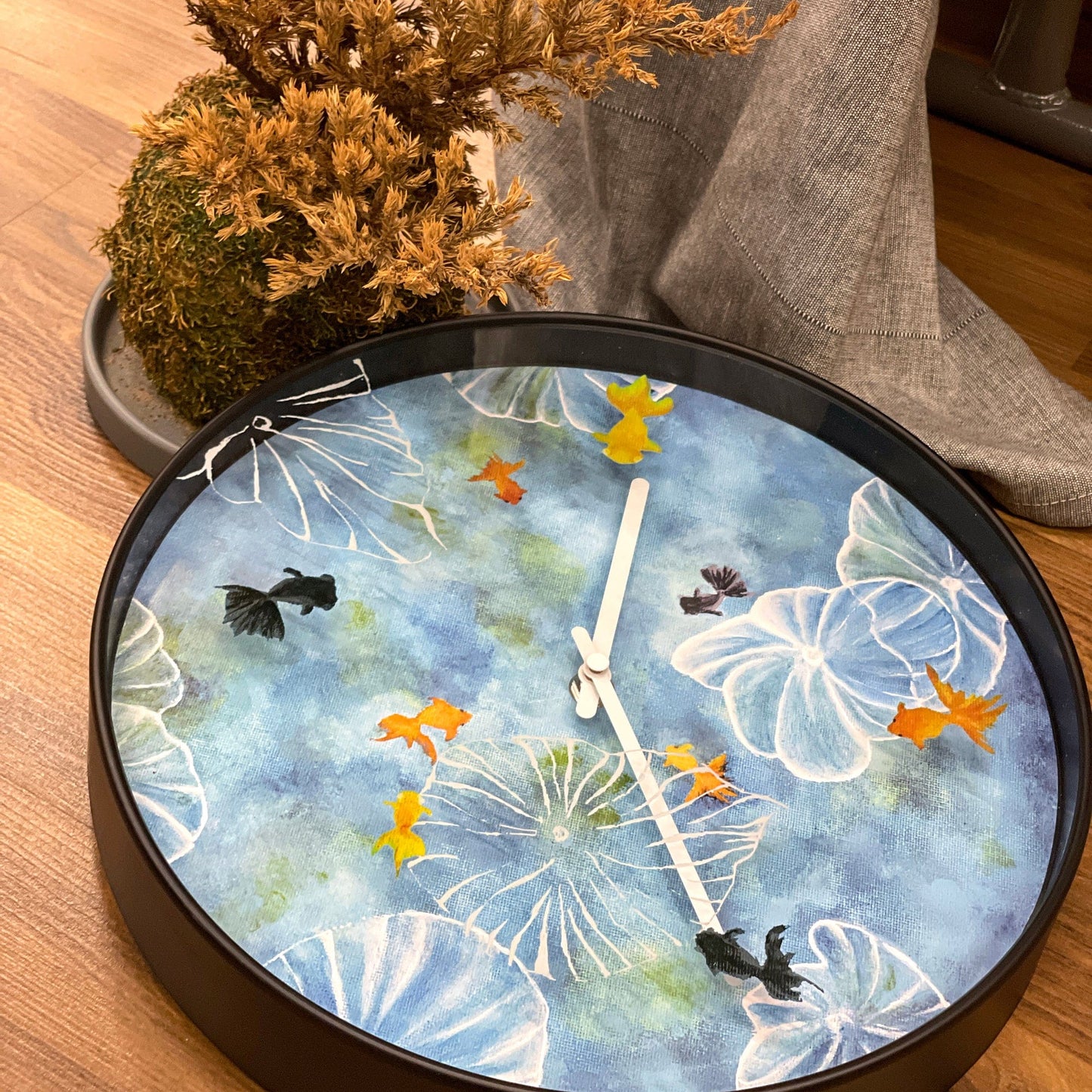 Wandklok 30 cm - Geruisloos - Blauw - Kunststof - "Pond"
