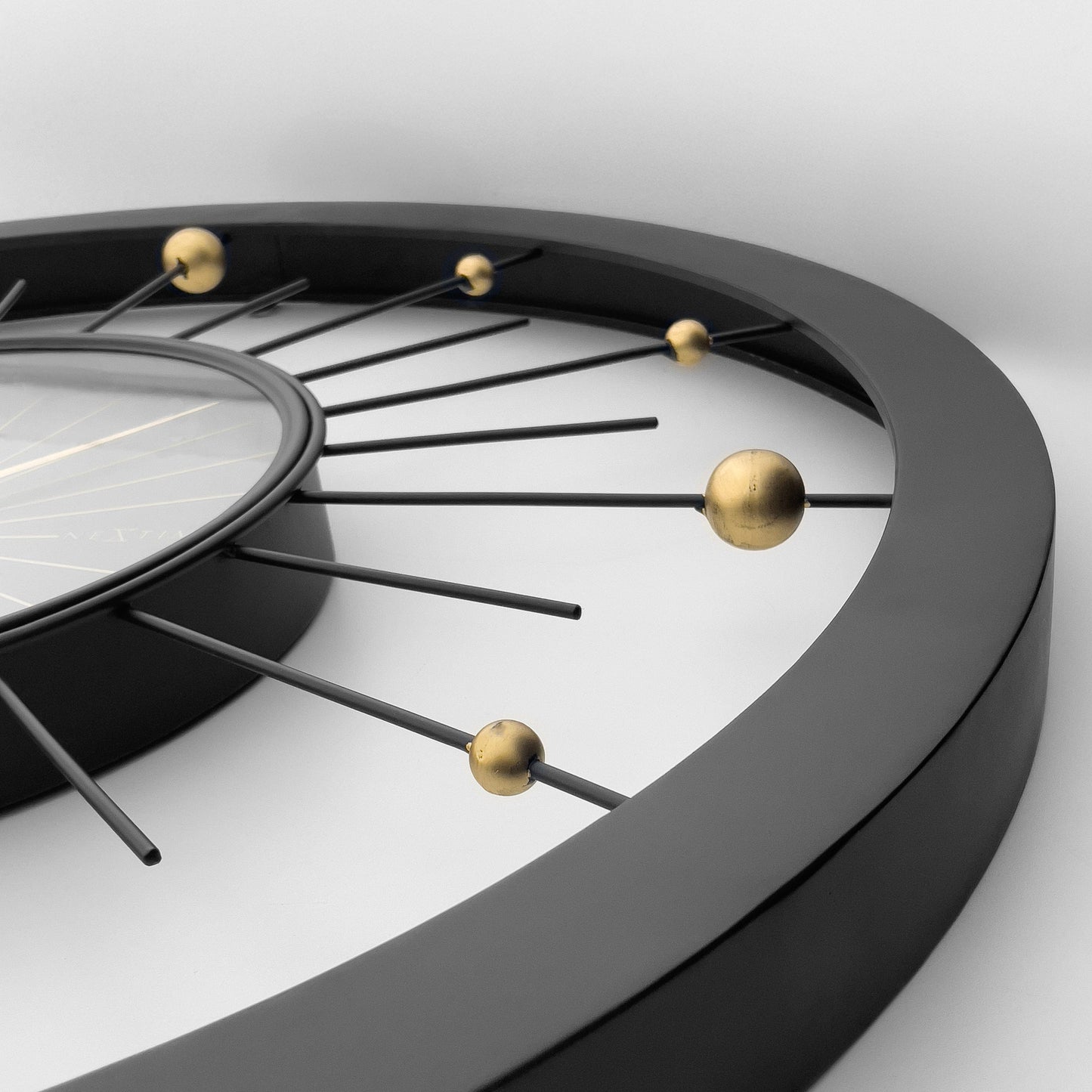 Wandklok 90 cm-Geruisloos-Zwart-Metaal-NeXtime 'Orbit Large'