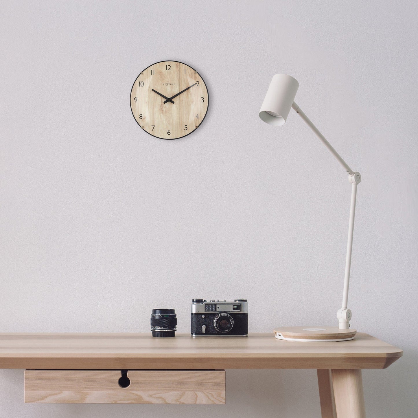 Tafel-/Wandklok 20 cm - Bolvormige glaslens - Stil - Lichte houtkleur - Glas - "Edge Wood Mini"