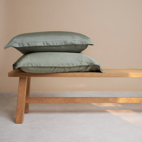 Coco & Cici - Bamboe kussensloop 80 x 80 cm - kussenhoes - olijfgroen - 100% ecologisch bamboe - volant 2 cm - 1 stuk