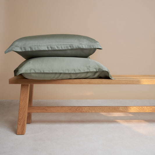 Coco & Cici - Bamboe kussensloop 80 x 80 cm - kussenhoes - olijfgroen - 100% ecologisch bamboe - volant 2 cm - 1 stuk
