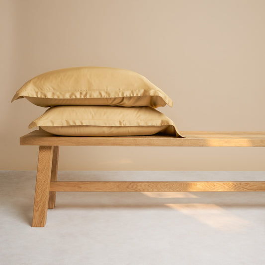 Coco & Cici - Bamboe Kussensloop 80 x 80 cm - Kussenhoes - Okergeel - 100% eco-bamboe - Volant 2 cm - 1 stuk