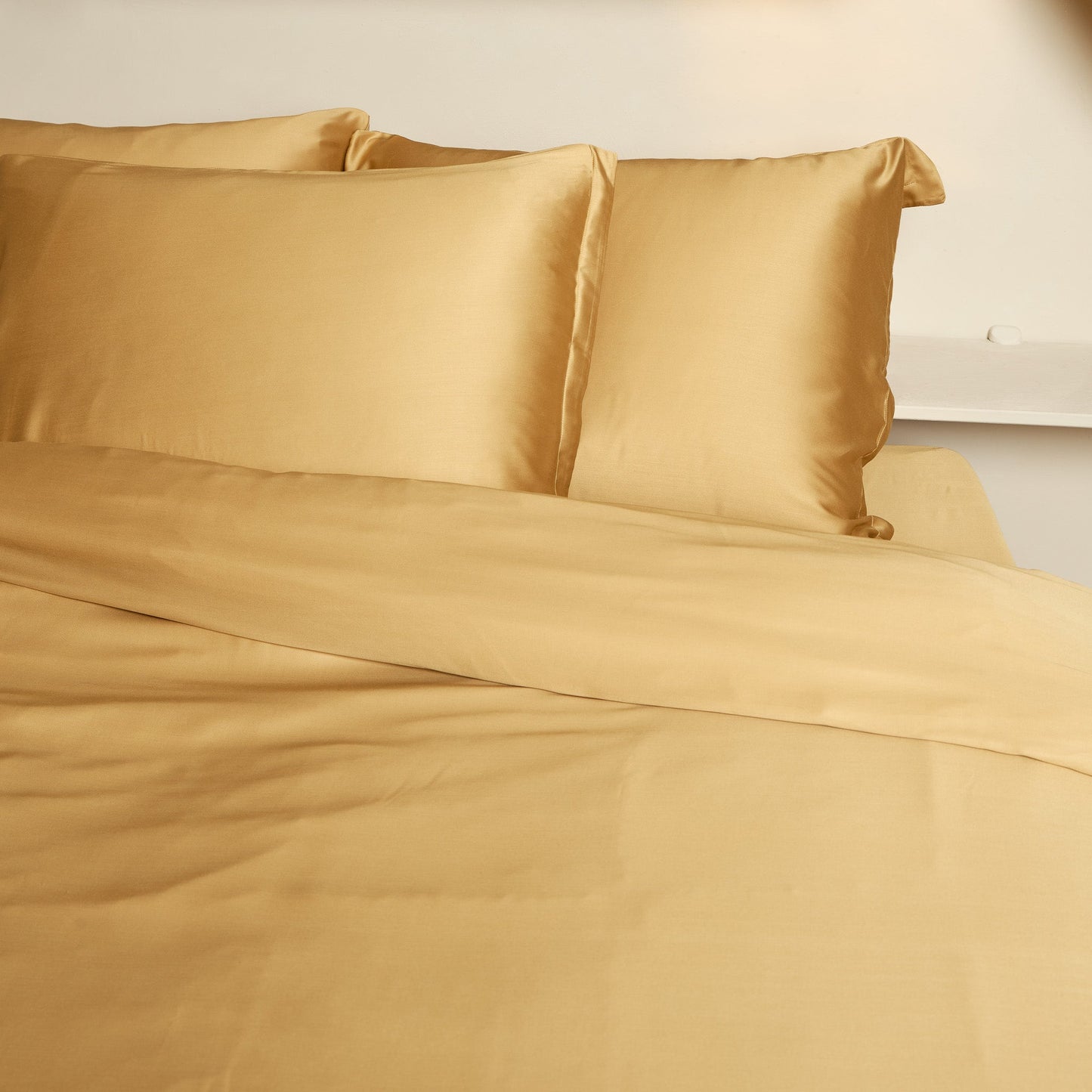 Coco & Cici - Bamboe Kussensloop 80 x 80 cm - Kussenhoes - Okergeel - 100% eco-bamboe - Volant 2 cm - 1 stuk