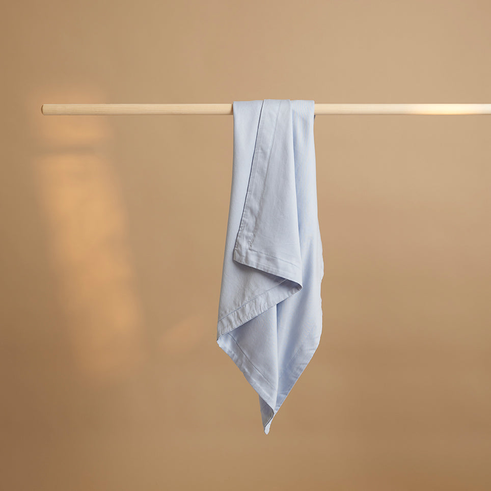 Coco & Cici - Tencel-keper kussensloop 70 x 60 cm - kussenhoes - lichtblauw - lyocell - extra zacht - 3 cm volant