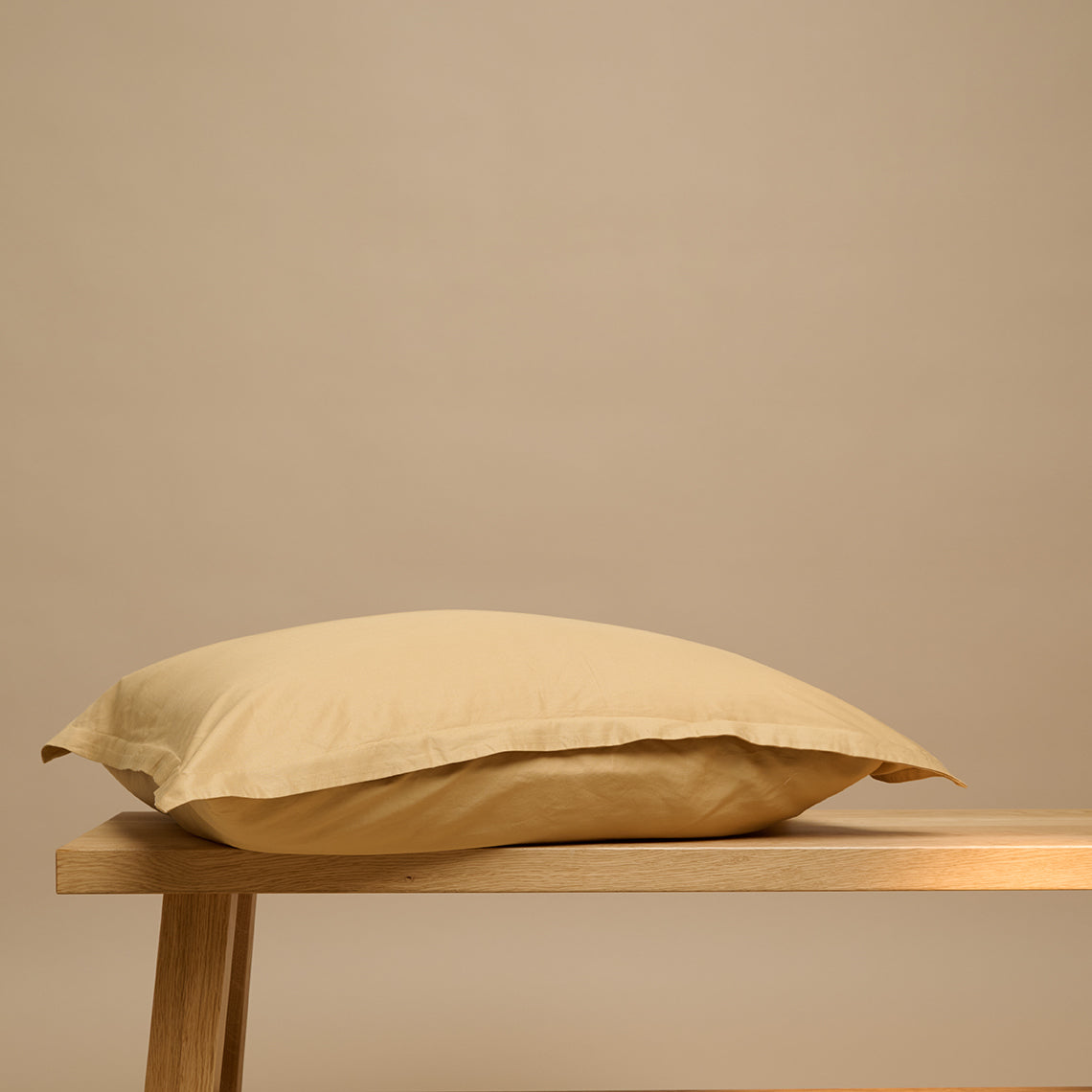 Coco & Cici - TENCEL Twill Kussensloop Okergeel - 1 kussensloop 50x70 zonder volant